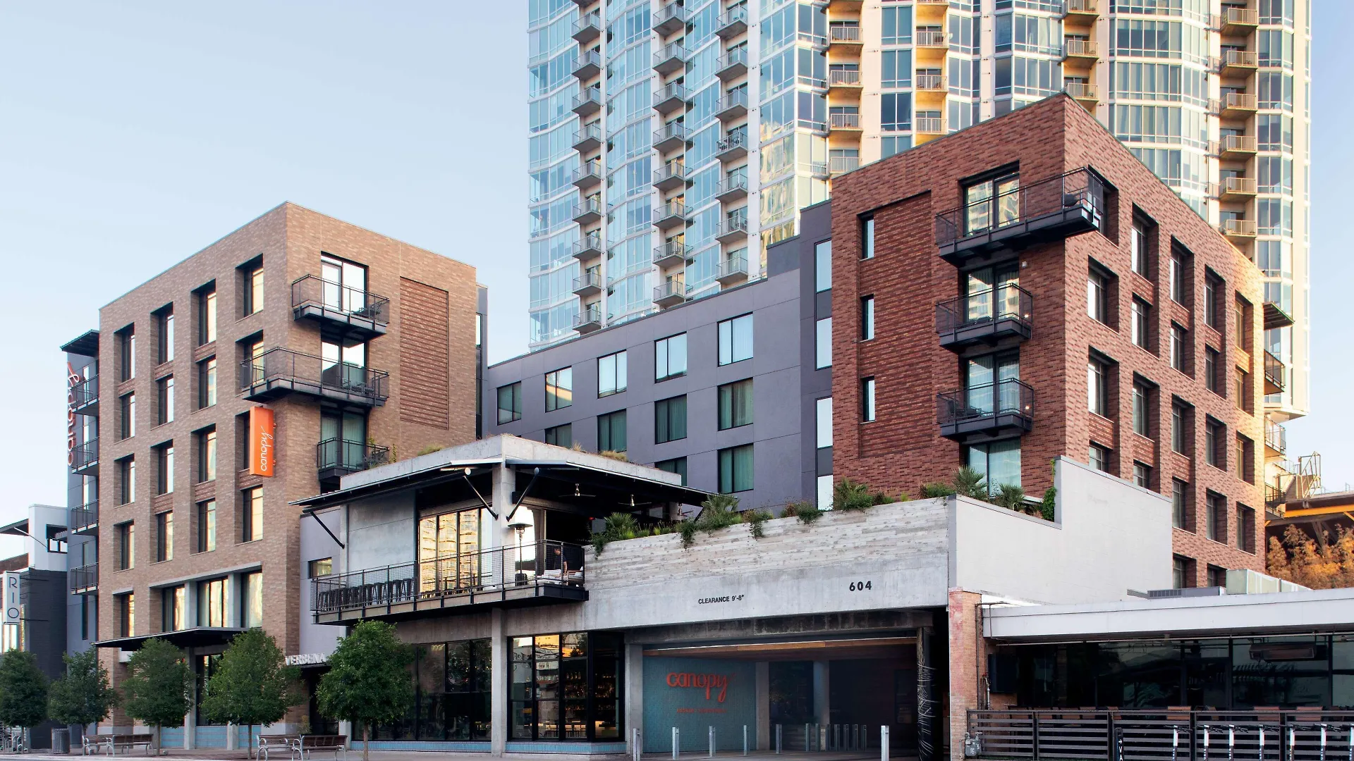 5 Four-Star Hotels in 6th Street Austin That Stand Out