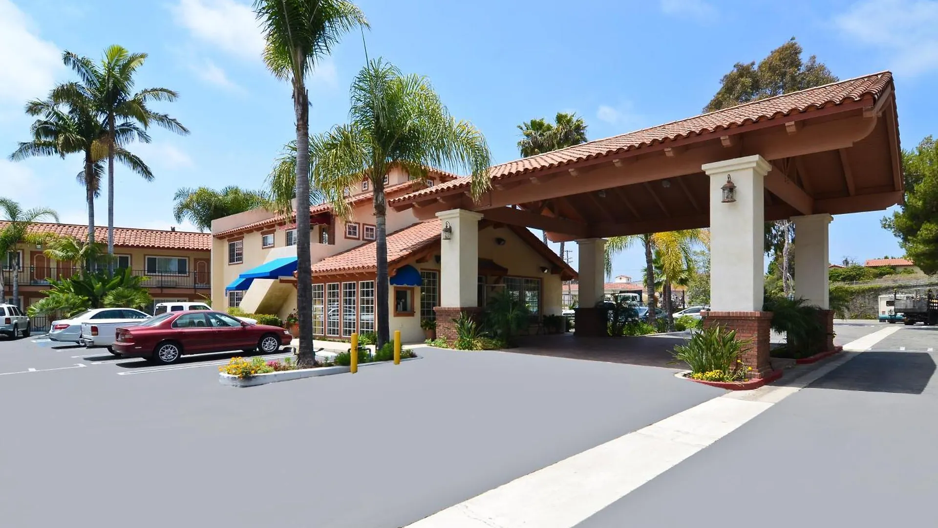 Staying Near Crown Valley Community Park: 8 Beach Hotels Compared