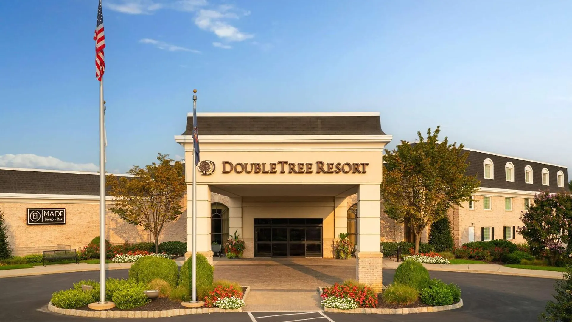 2 Golf Hotels Near Amish Farm and House Worth Booking