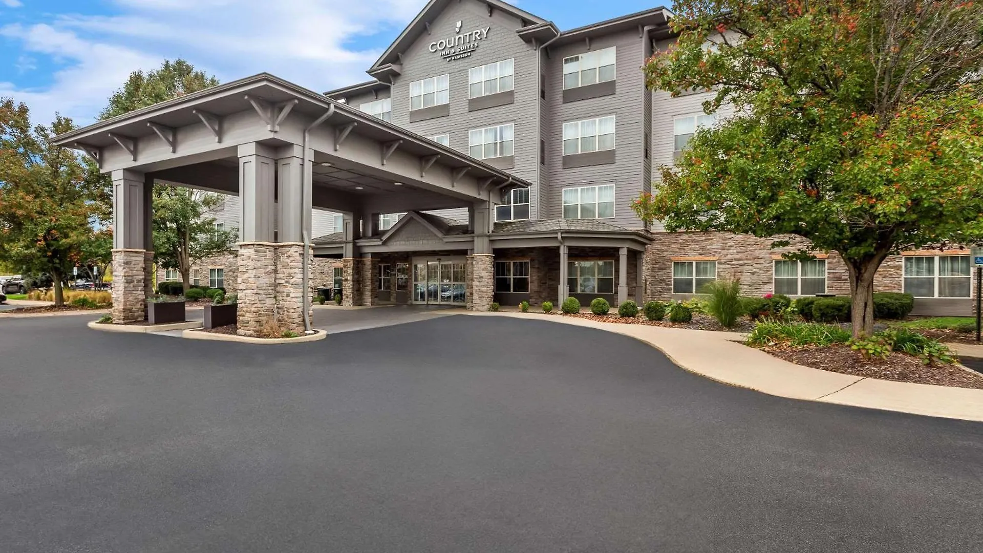 15 Lake Michigan Resorts Worth Booking This Season