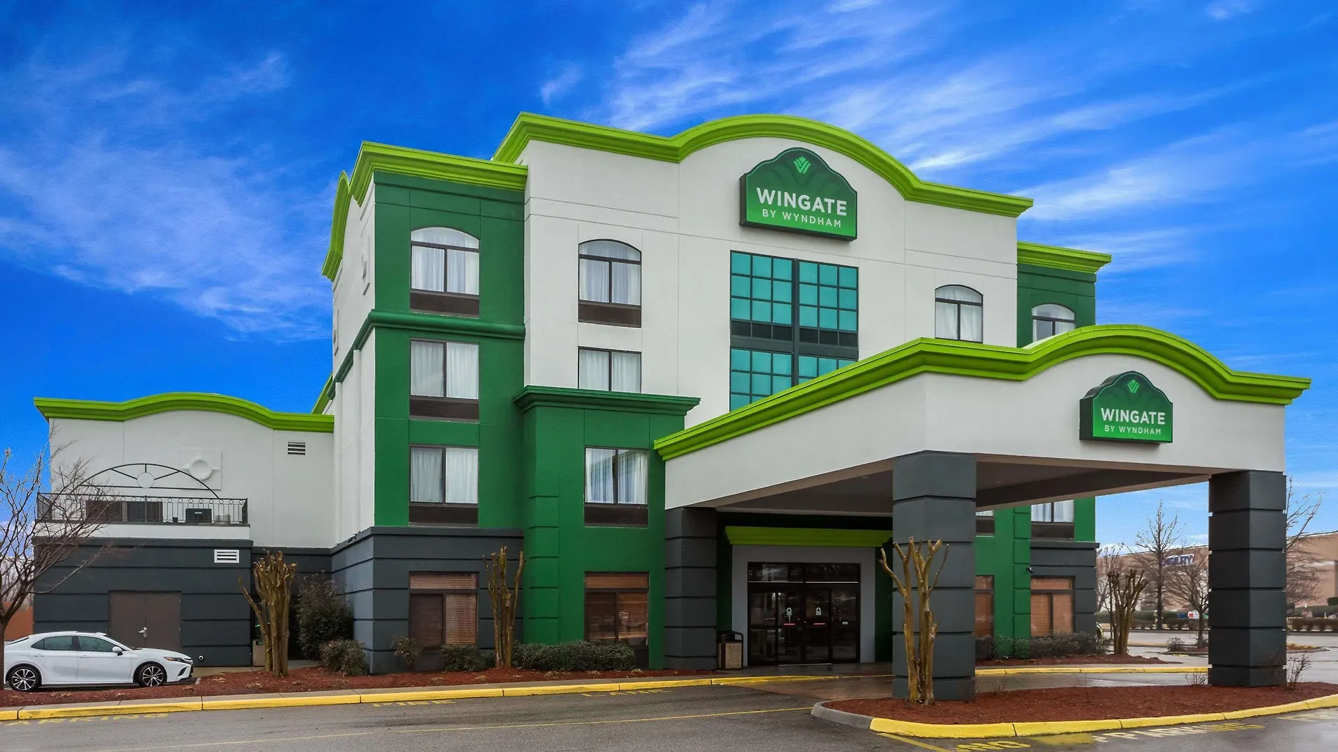 13 Business Hotels Near Norfolk Psychiatric Center That Deliver