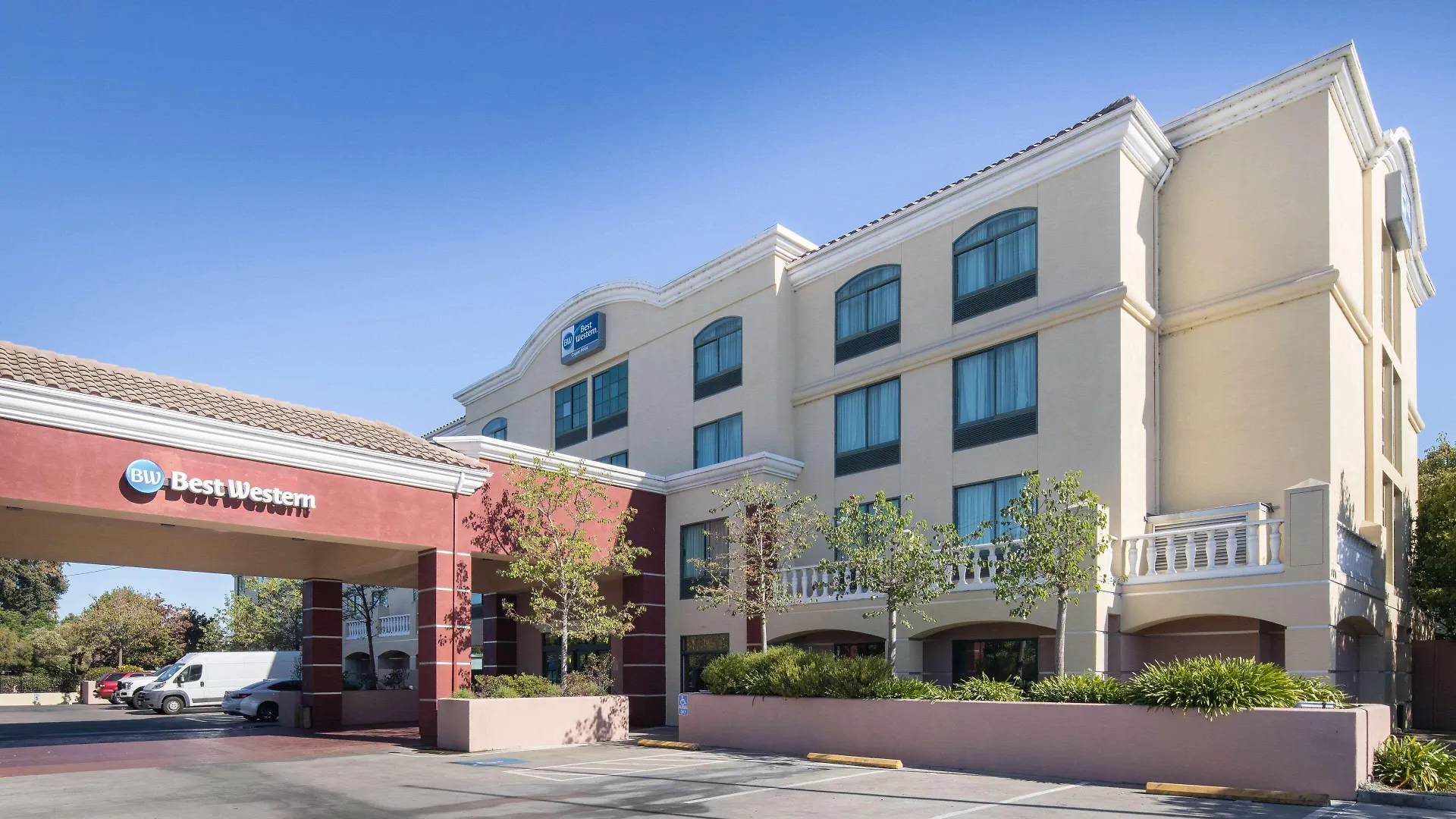 2 Airport Hotels Near Burlingame Plaza That Deliver