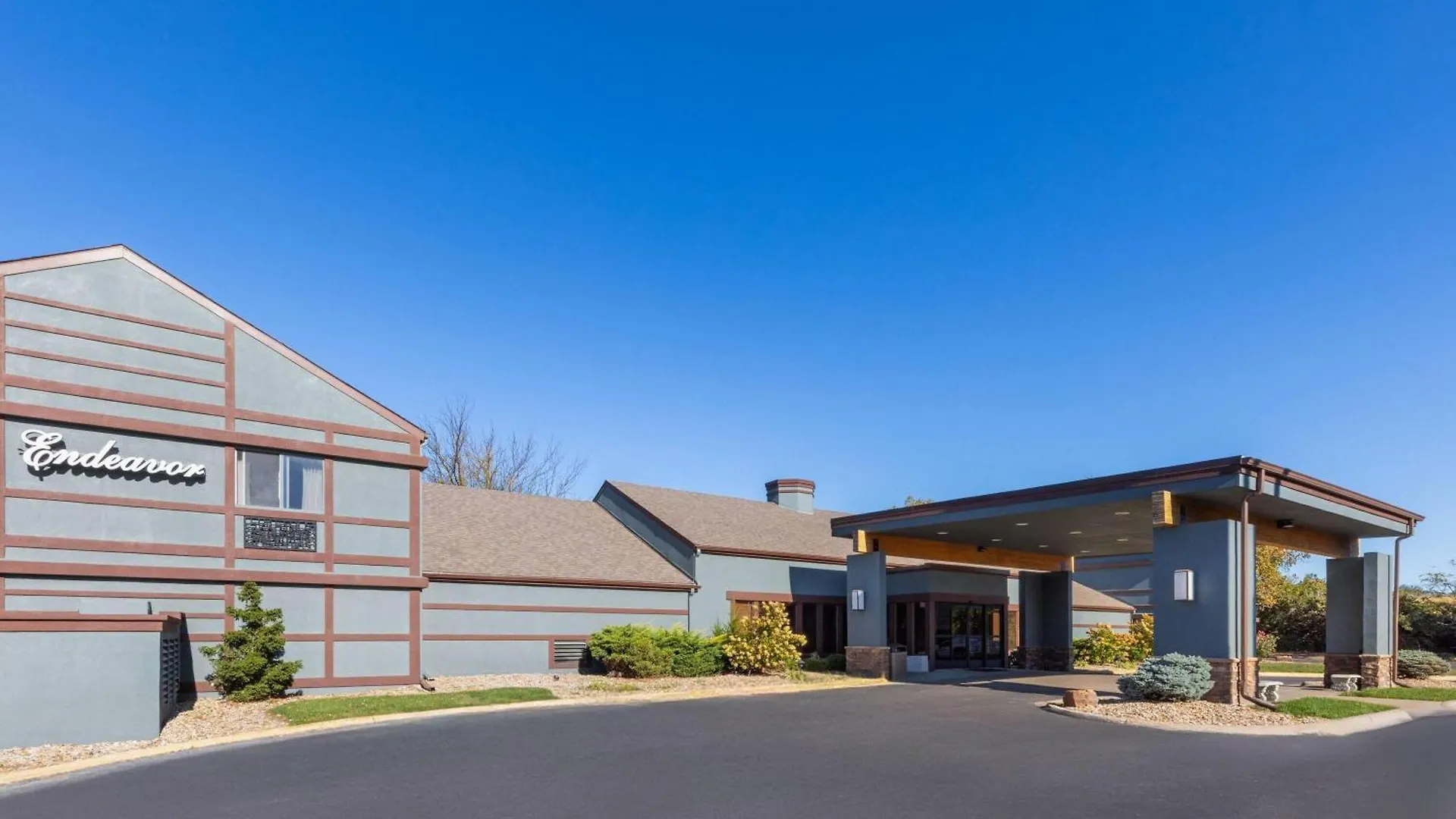 5 Top 3-Star Hotels Near Indian Hills Shopping Center, Topeka