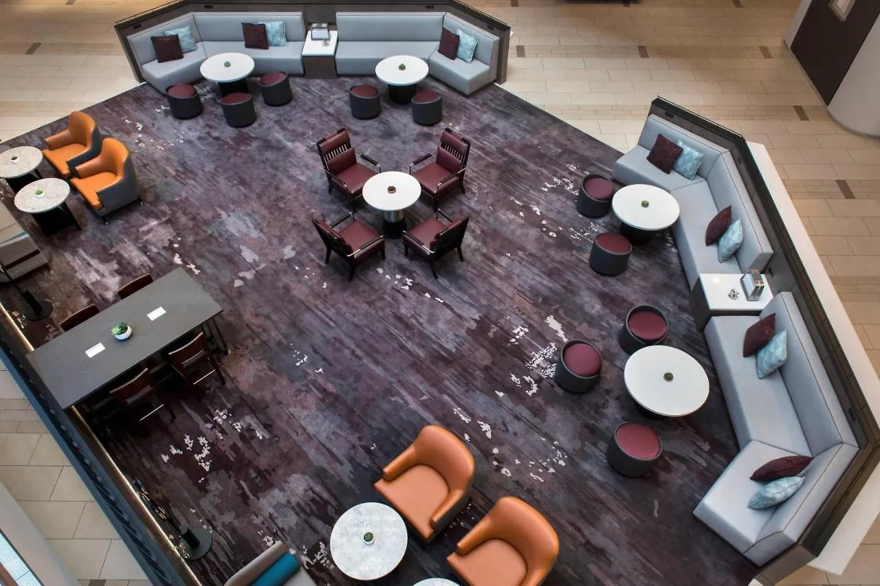 7 Resort-Style Hotels in Downtown Boston That Deliver