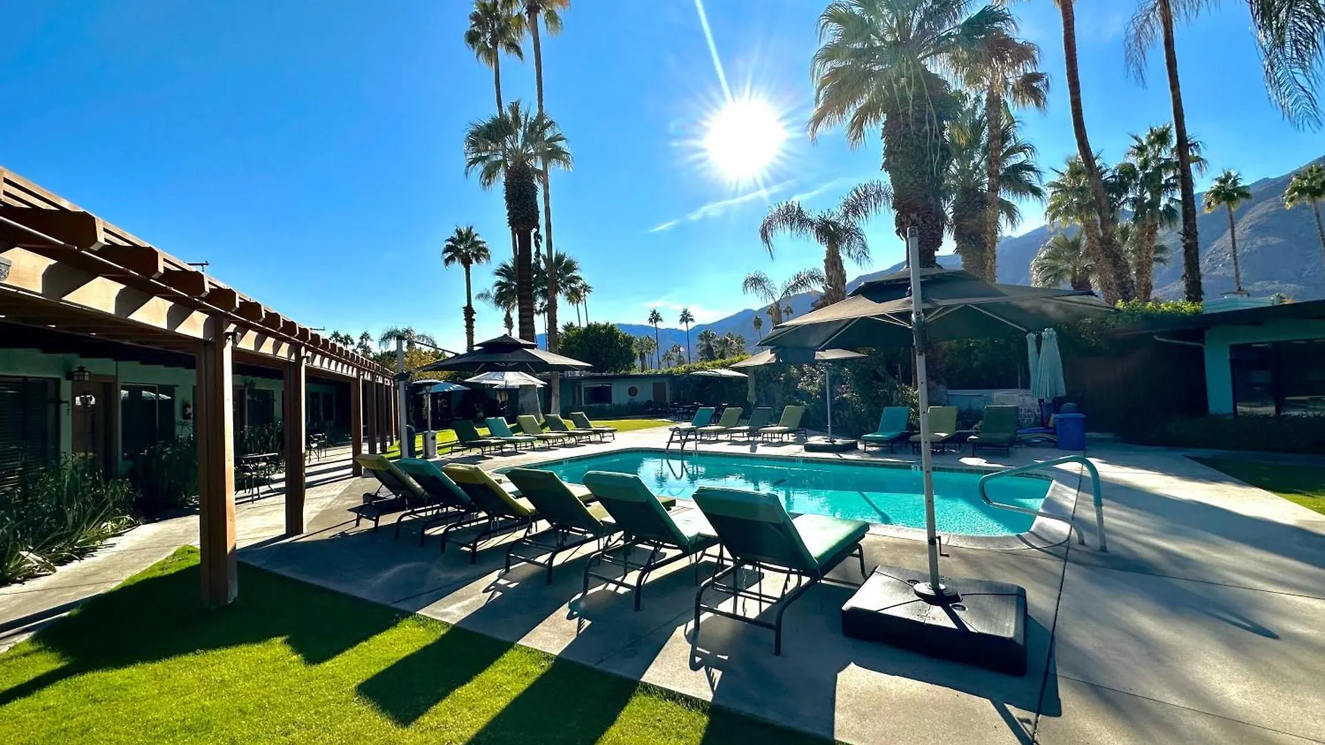 6 Four-Star Hotels in Palm Springs Uptown Worth Booking