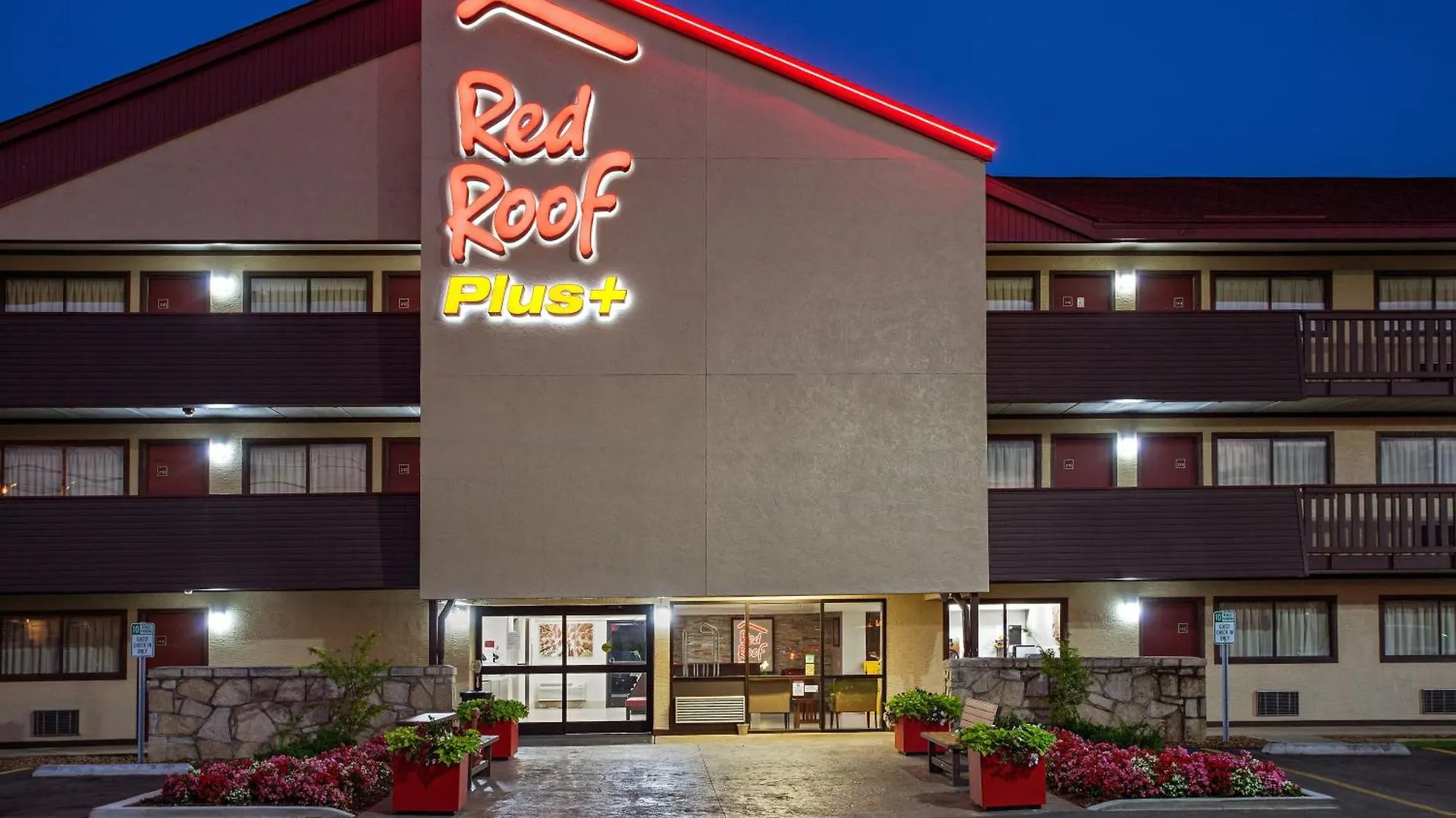Staying Near Nashville Zoo: 11 Budget Hotels Compared