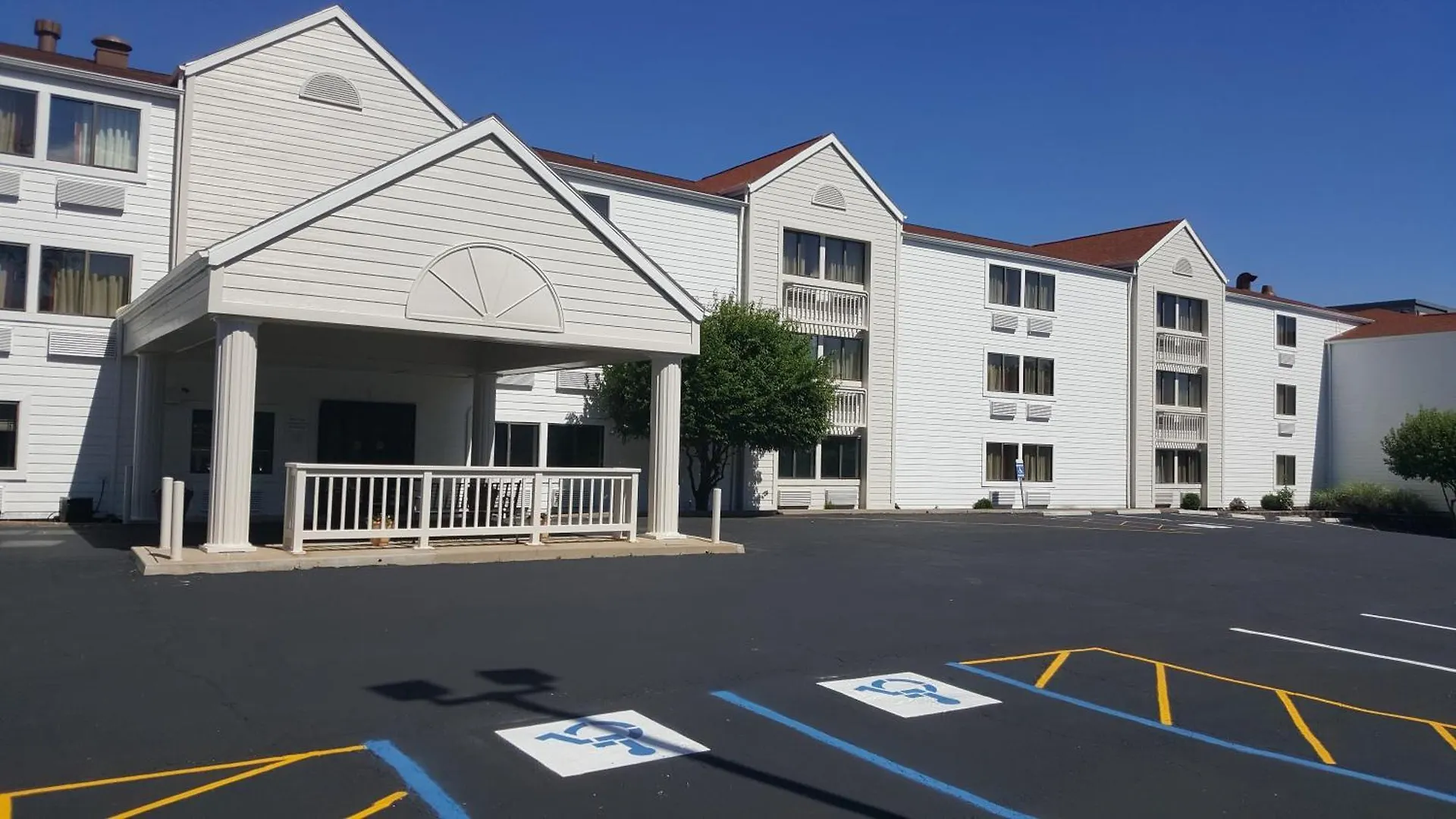5 Budget Hotels Close to Historic Aircraft Restoration STL