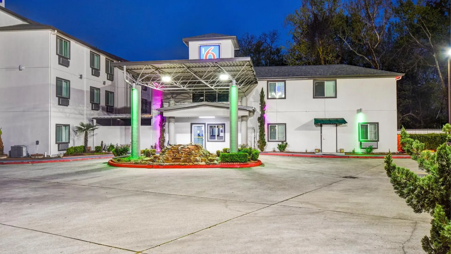 4 Golf Hotels Near Humble City Park Worth Booking
