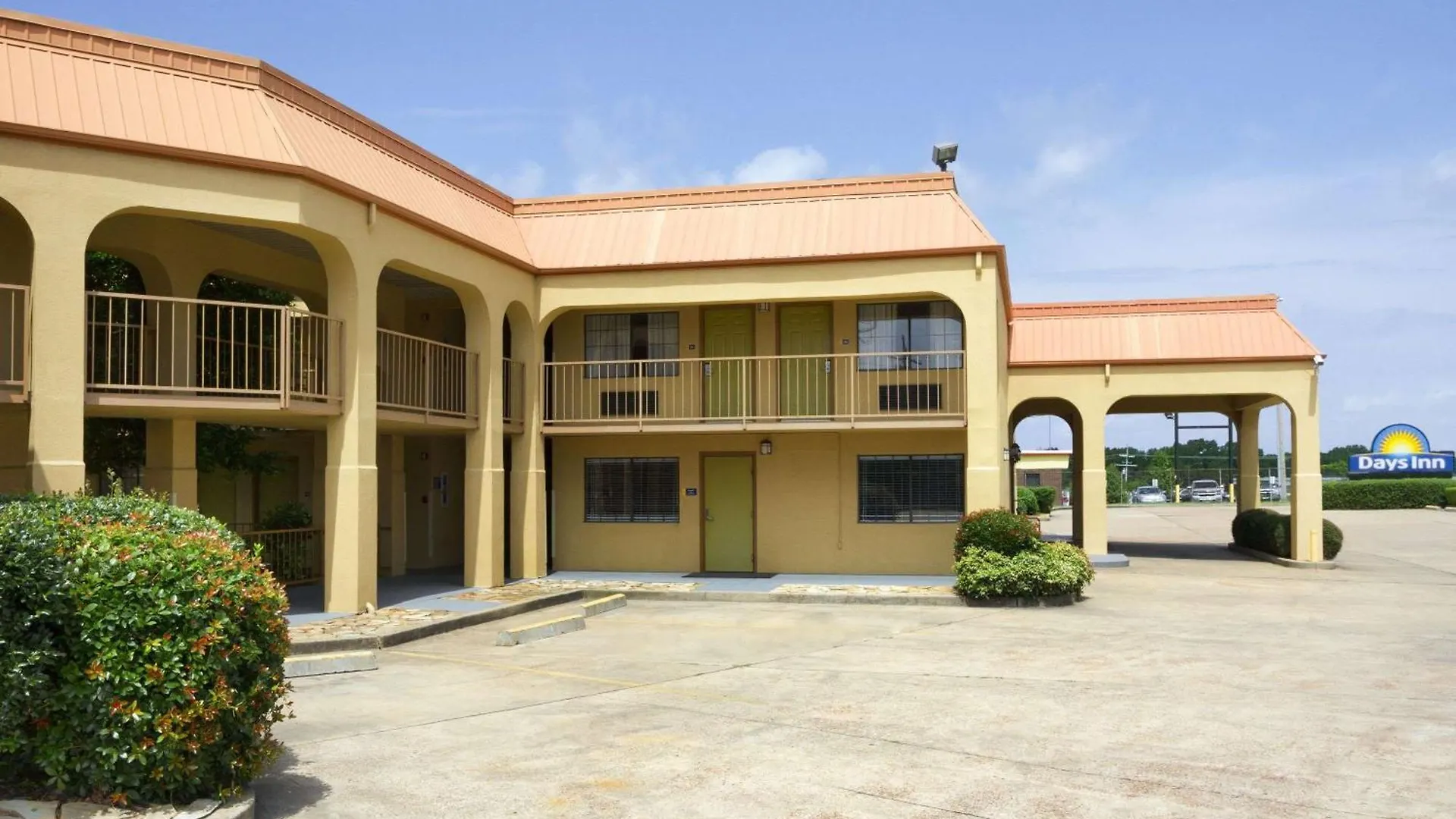 4 Top 3-Star Hotels Near Landers Center for Easy Access