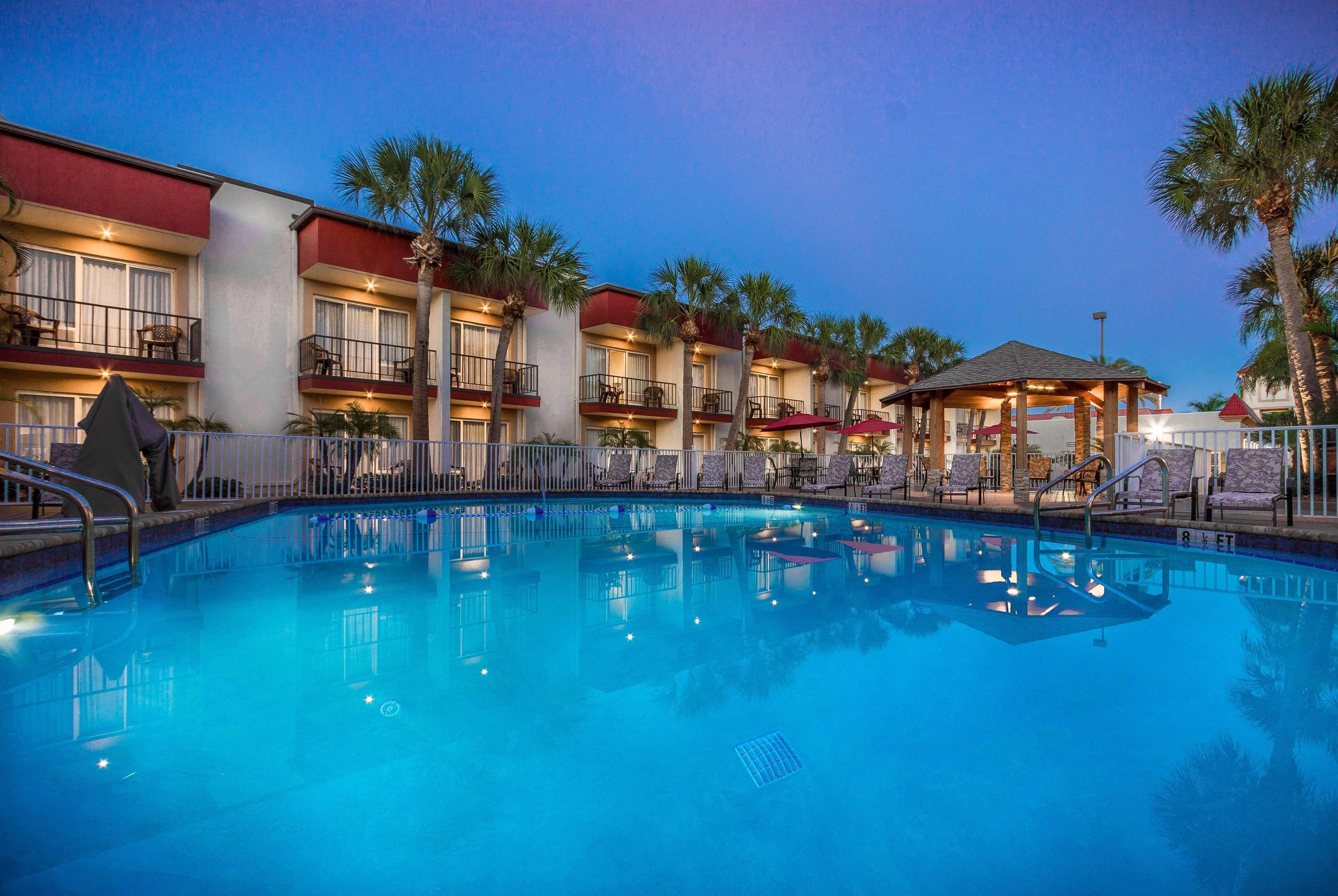 10 Airport-Friendly Hotels Close to BayCare Ballpark