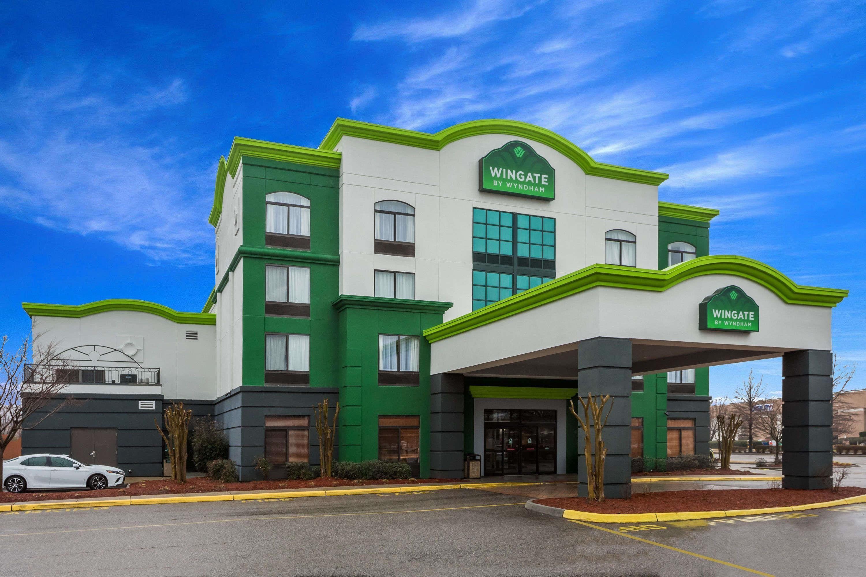 13 Business Hotels Near Norfolk Psychiatric Center That Deliver