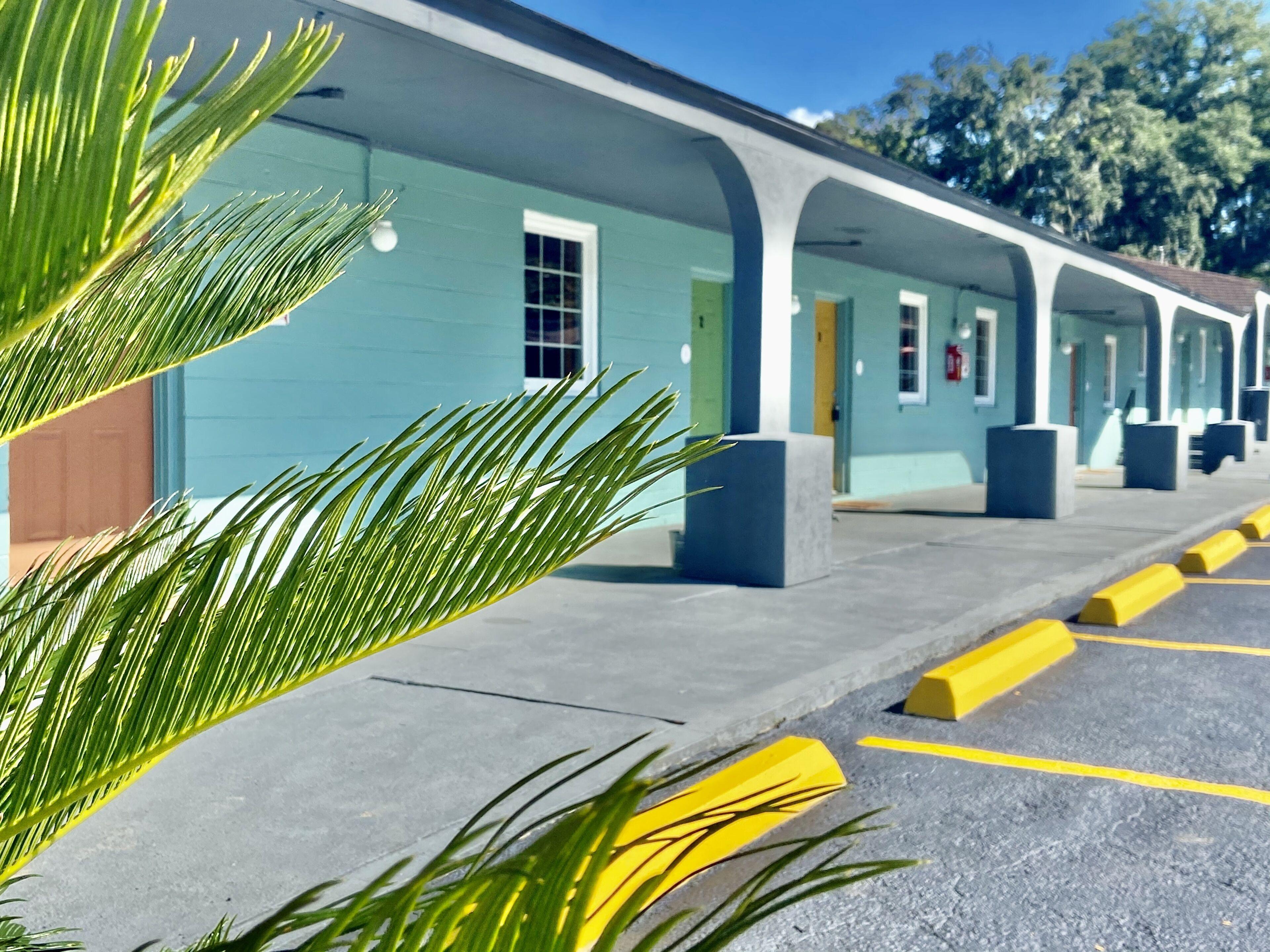 Staying Near Hunter Golf Course: 9 Budget Hotels Compared