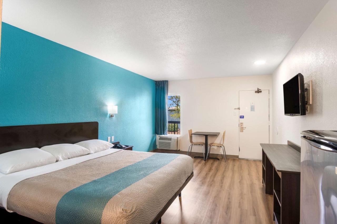 4 Best 3-Star Hotels Near Kroger Field for Easy Access